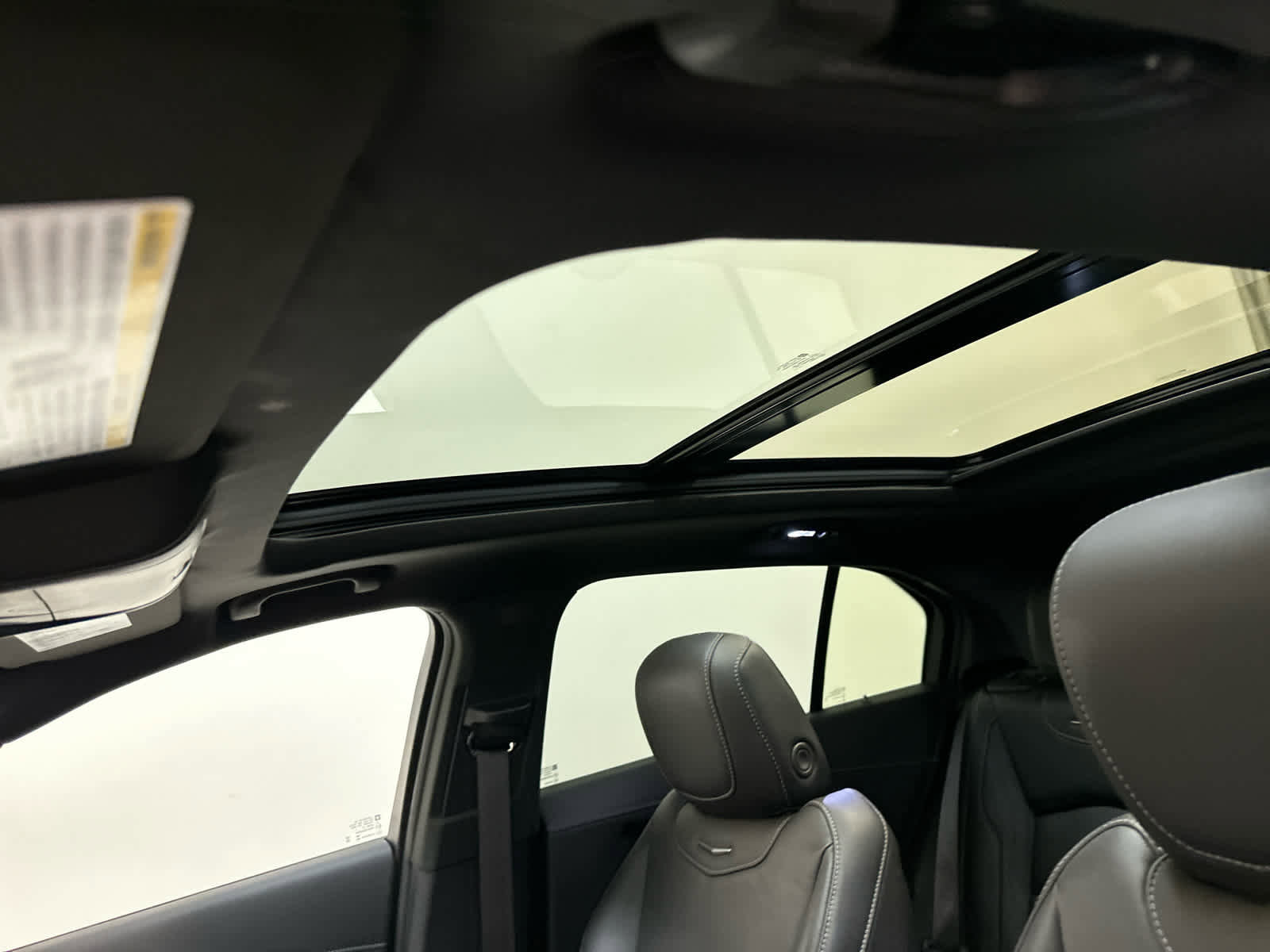 Used 2024 Cadillac XT4 Premium Luxury image 5