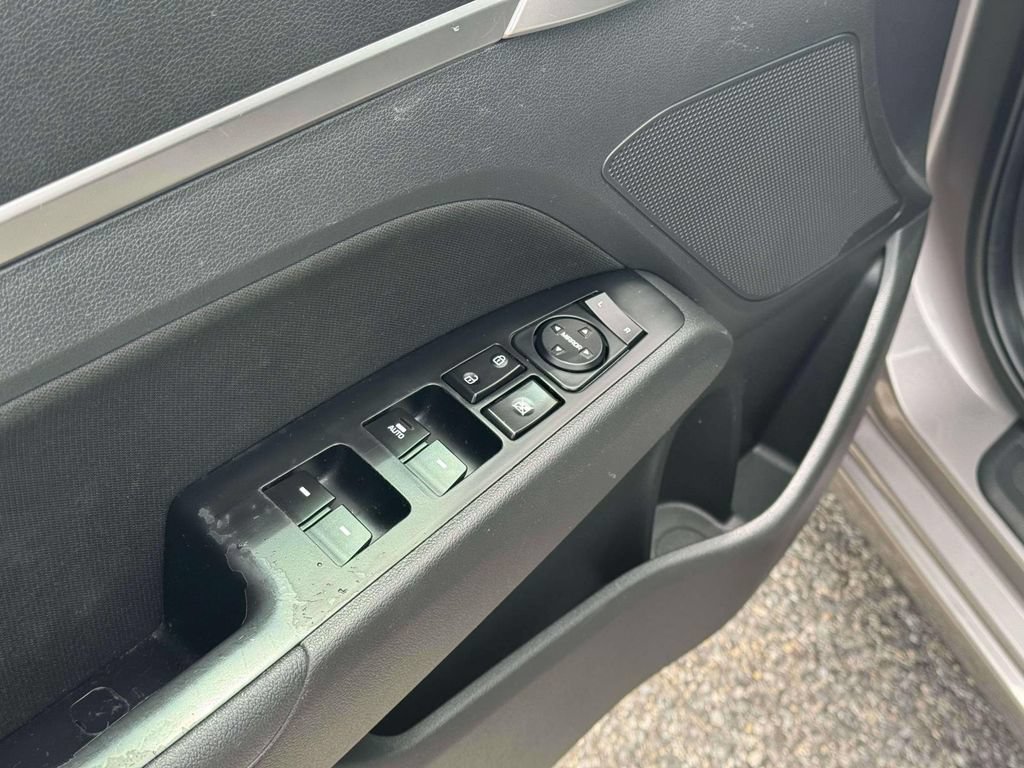 Used 2020 Hyundai Elantra Value Edition w/ Cargo Package (C1) FWD image 15