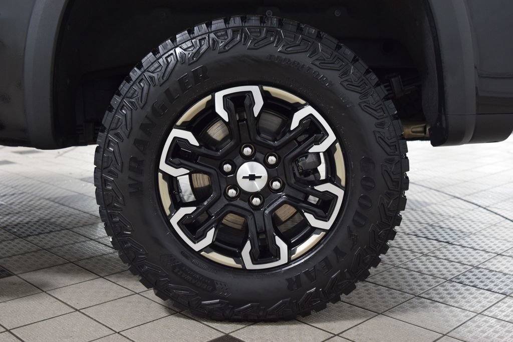 Used 2024 Chevrolet Silverado 1500 ZR2 w/ Technology Package AWD/4WD image 26