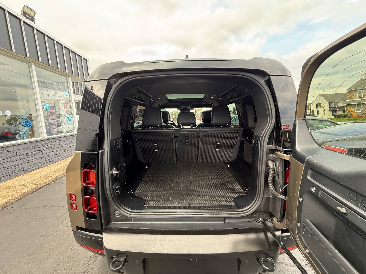 Used 2022 Land Rover Defender 110 X-Dynamic HSE AWD/4WD image 26