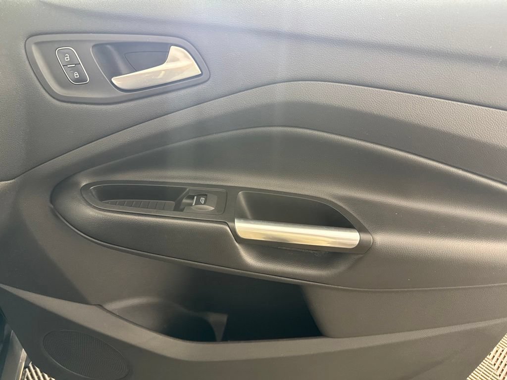 Used 2017 Ford Escape SE w/ Equipment Group 201A FWD image 21