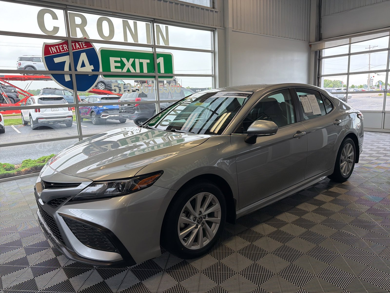 Used 2024 Toyota Camry SE FWD image 3
