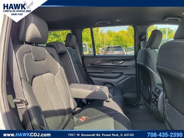 Certified 2025 Jeep Grand Cherokee Laredo w/ Luxury Tech Group I AWD/4WD image 28