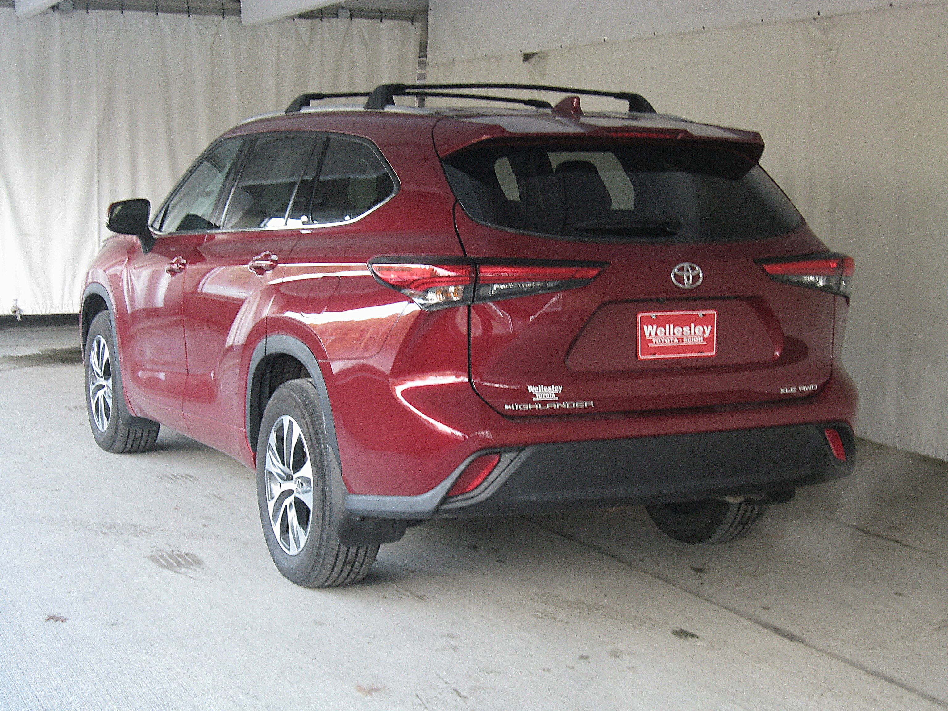 Used 2022 Toyota Highlander XLE image 29