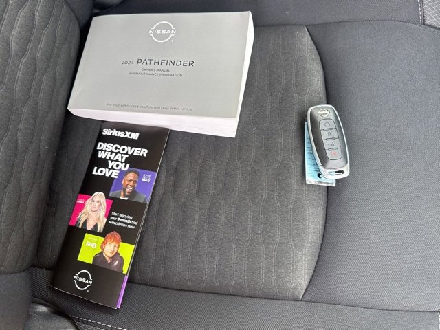 Used 2024 Nissan Pathfinder SV image 15