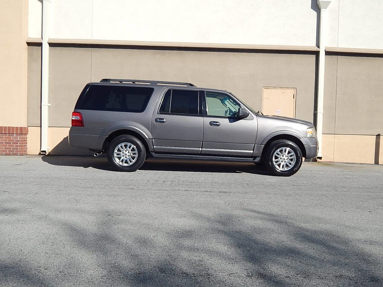 Used 2014 Ford Expedition EL XLT w/ Leather Seating Package image 2