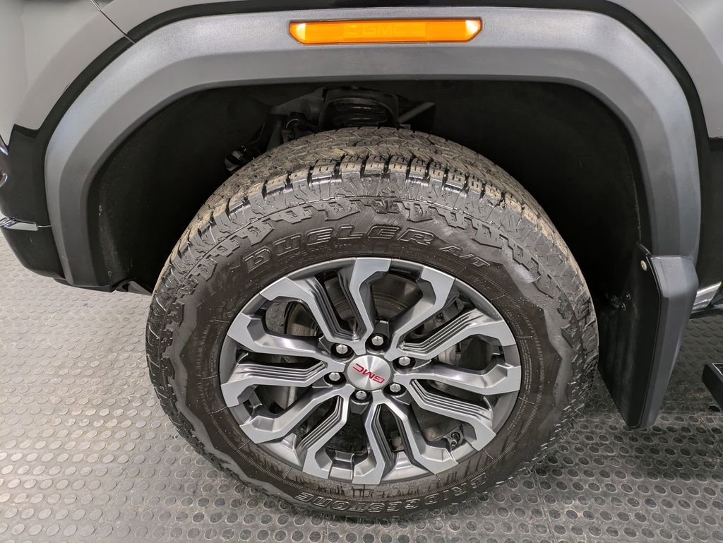 Used 2023 GMC Canyon Denali image 7