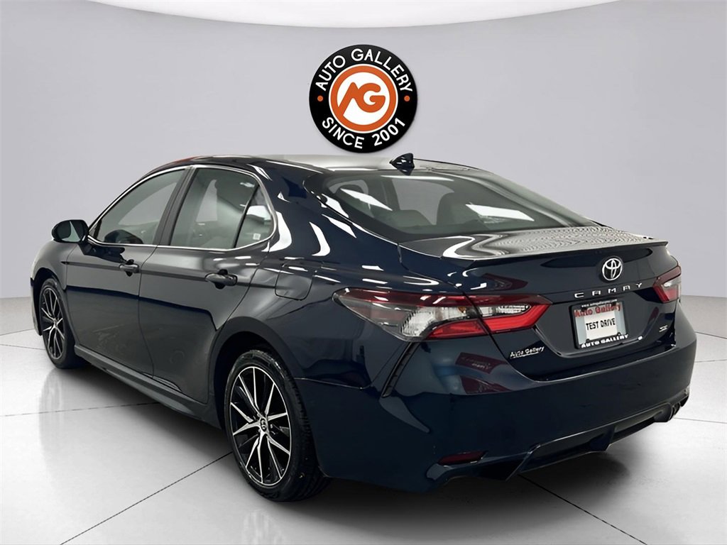 Used 2021 Toyota Camry SE image 5