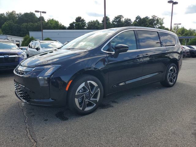 New 2027 Chrysler Pacifica Limited AWD/4WD image 3
