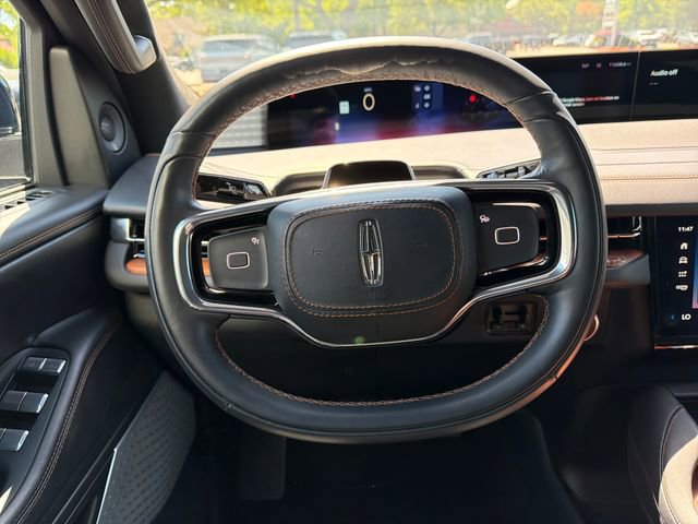 Used 2025 Lincoln Navigator Black Label AWD/4WD image 17