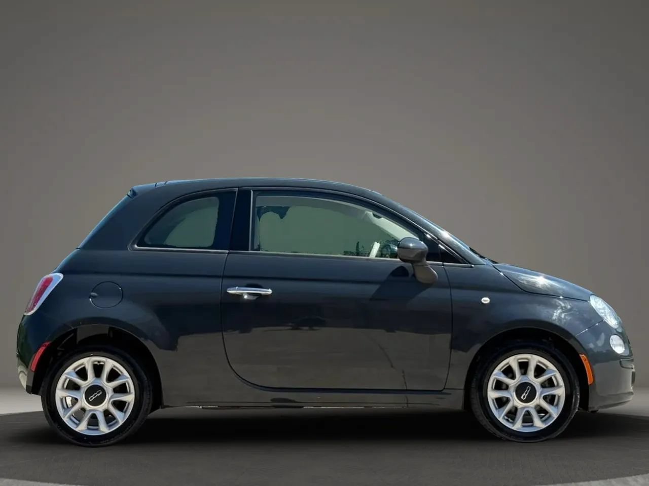 Used 2017 FIAT 500 Pop FWD image 2