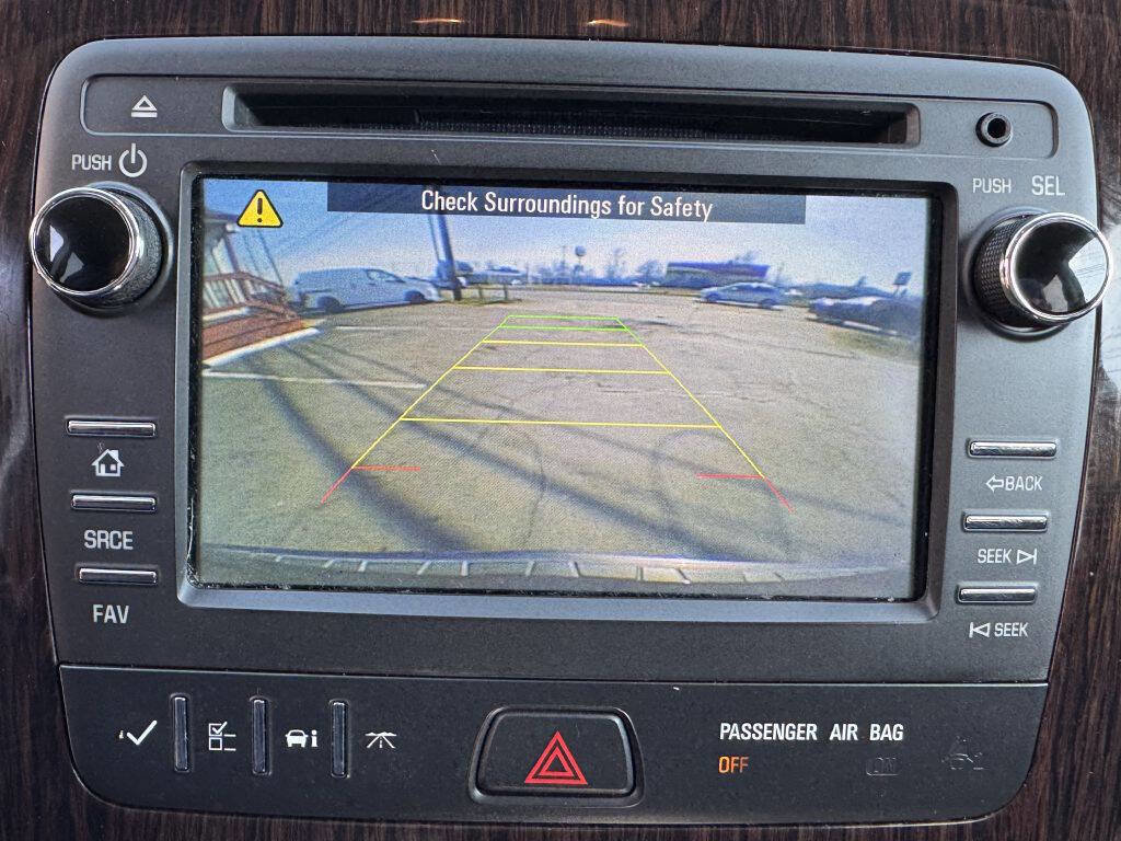 Used 2017 Chevrolet Traverse LT w/ Style and Technology Package image 23