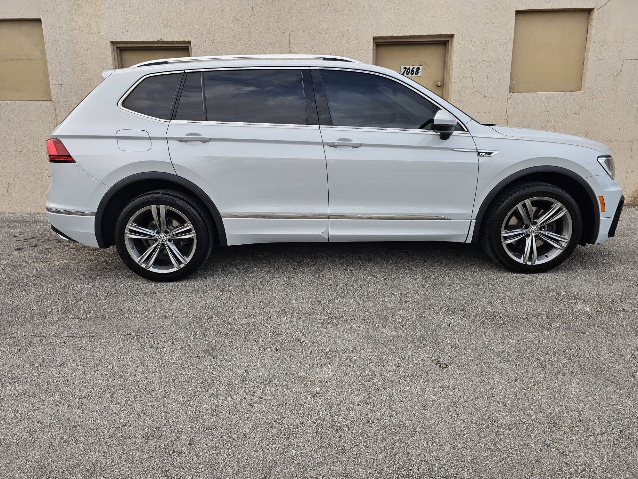 Used 2019 Volkswagen Tiguan SEL R-Line image 15
