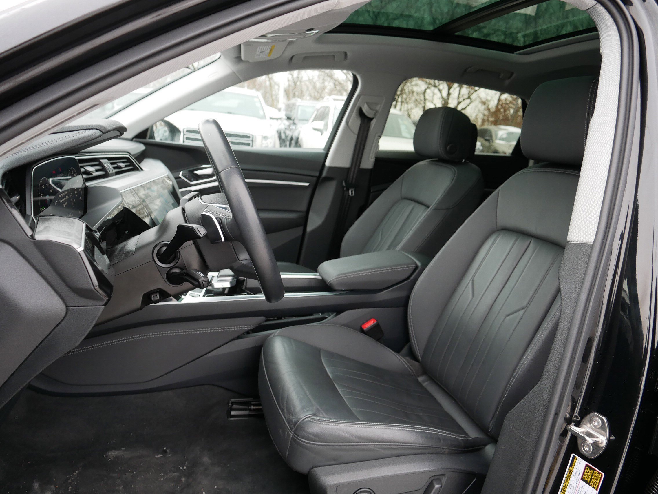 Used 2021 Audi e-tron Premium w/ Convenience Plus Package image 34