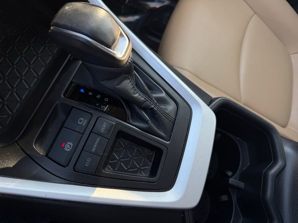 Used 2024 Toyota RAV4 XLE Premium image 28