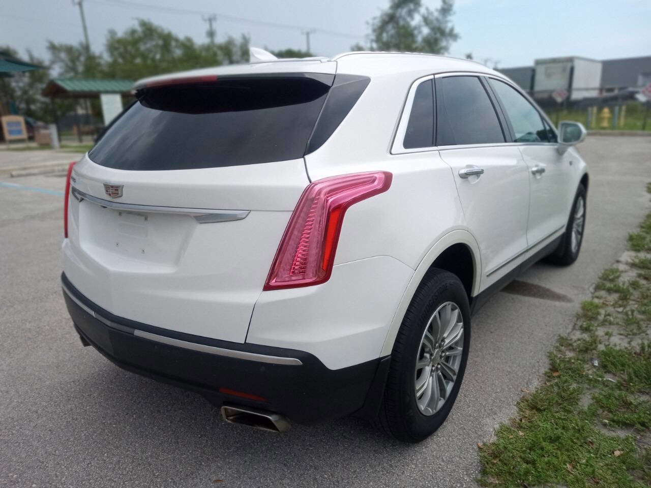 Used 2017 Cadillac XT5 Luxury FWD image 6