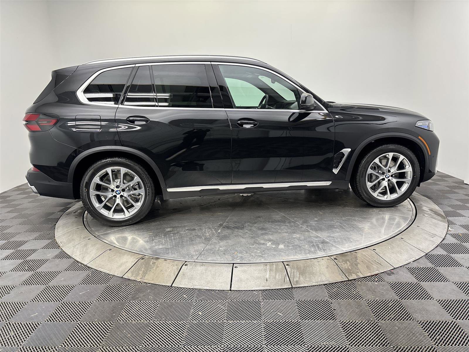 New 2026 BMW X5 xDrive50e w/ Climate Comfort Package image 17