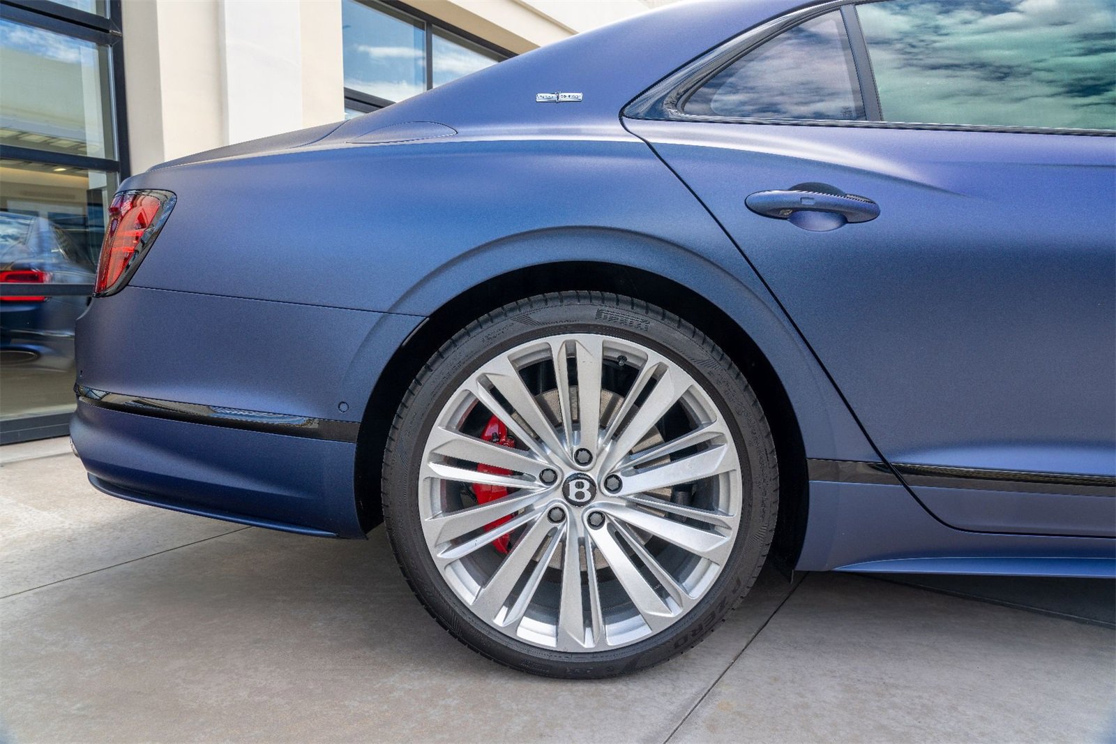 Used 2025 Bentley Flying Spur Plug-In Hybrid image 16