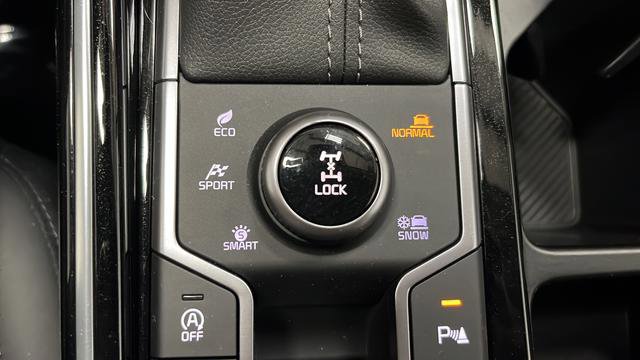 Used 2025 Kia Sorento SX AWD/4WD image 32