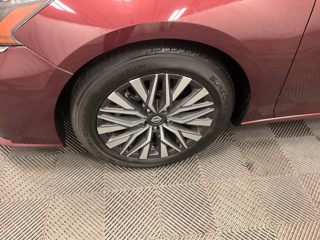Used 2024 Nissan Altima 2.5 SV FWD image 14