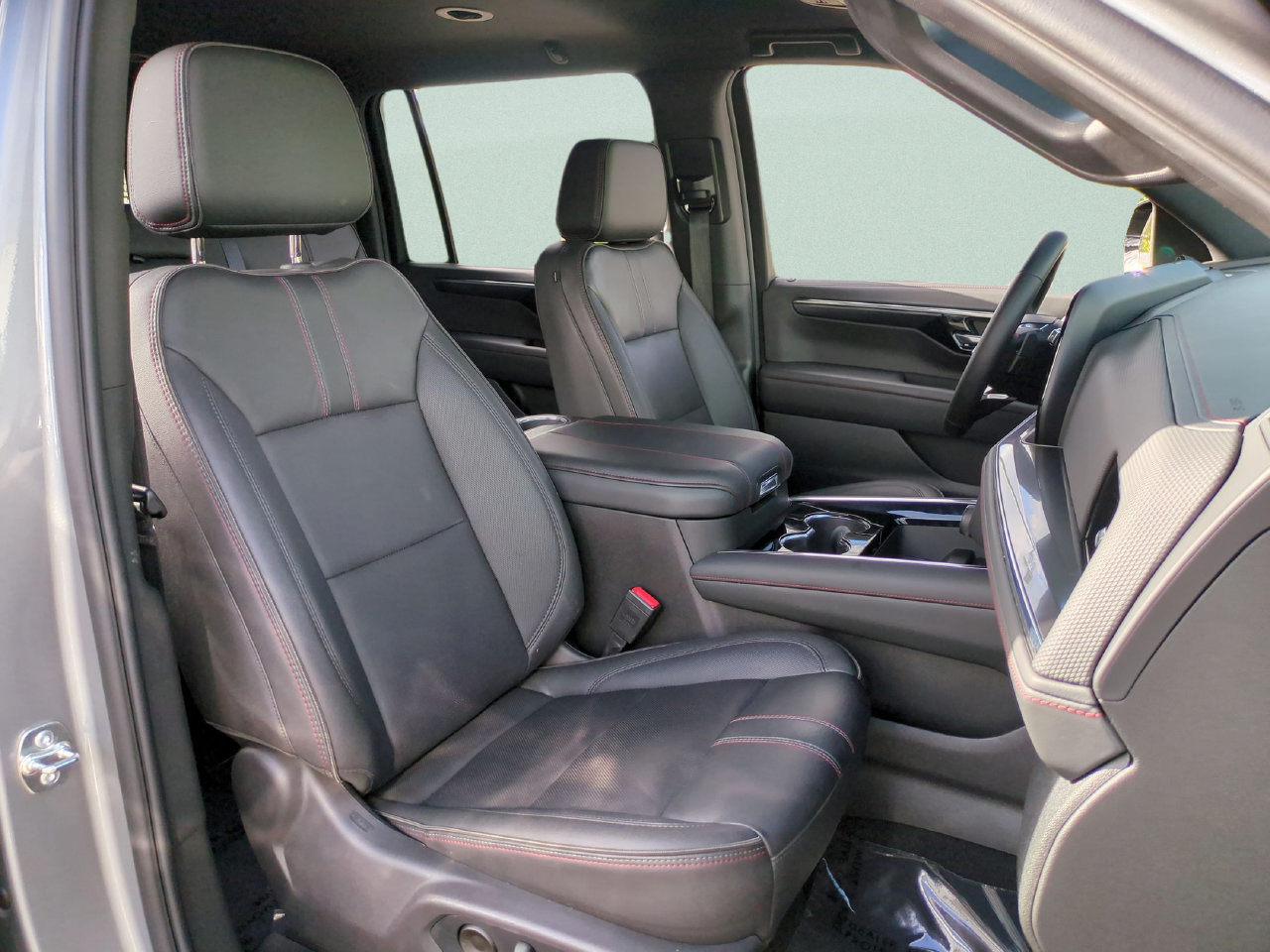 Used 2026 Chevrolet Suburban RST RWD image 24