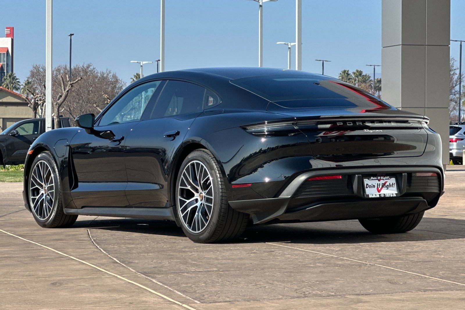 Used 2022 Porsche Taycan image 6