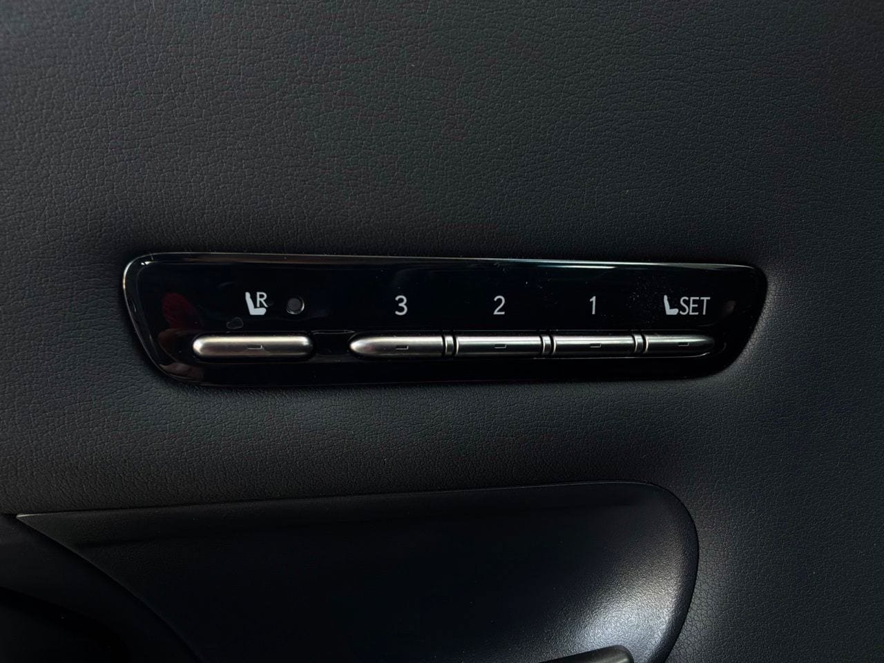Used 2023 Lexus LS 500 F Sport w/ Cold Weather Package (CK) RWD image 27