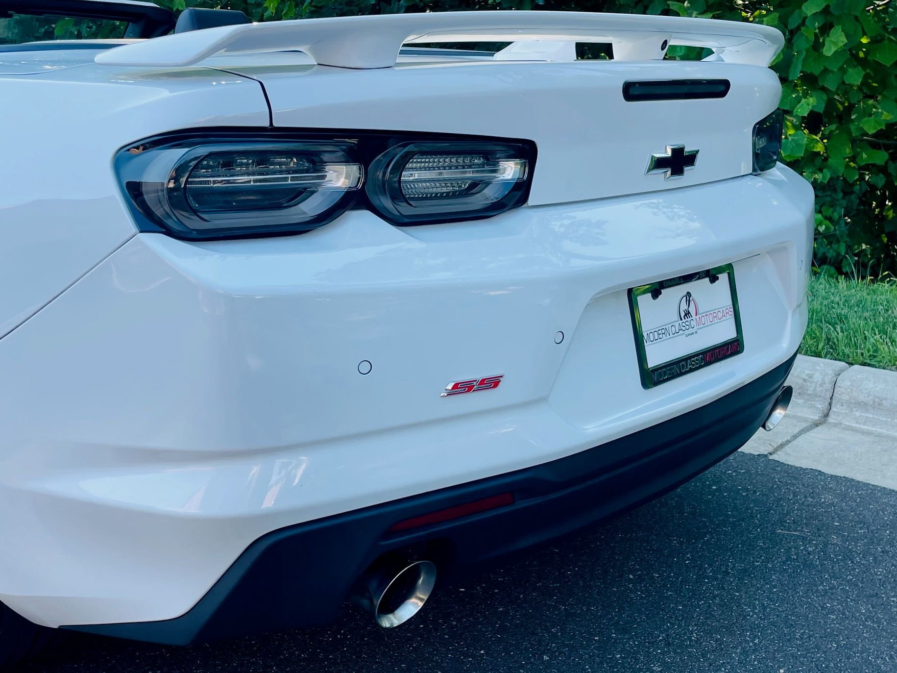 Used 2022 Chevrolet Camaro SS RWD image 16