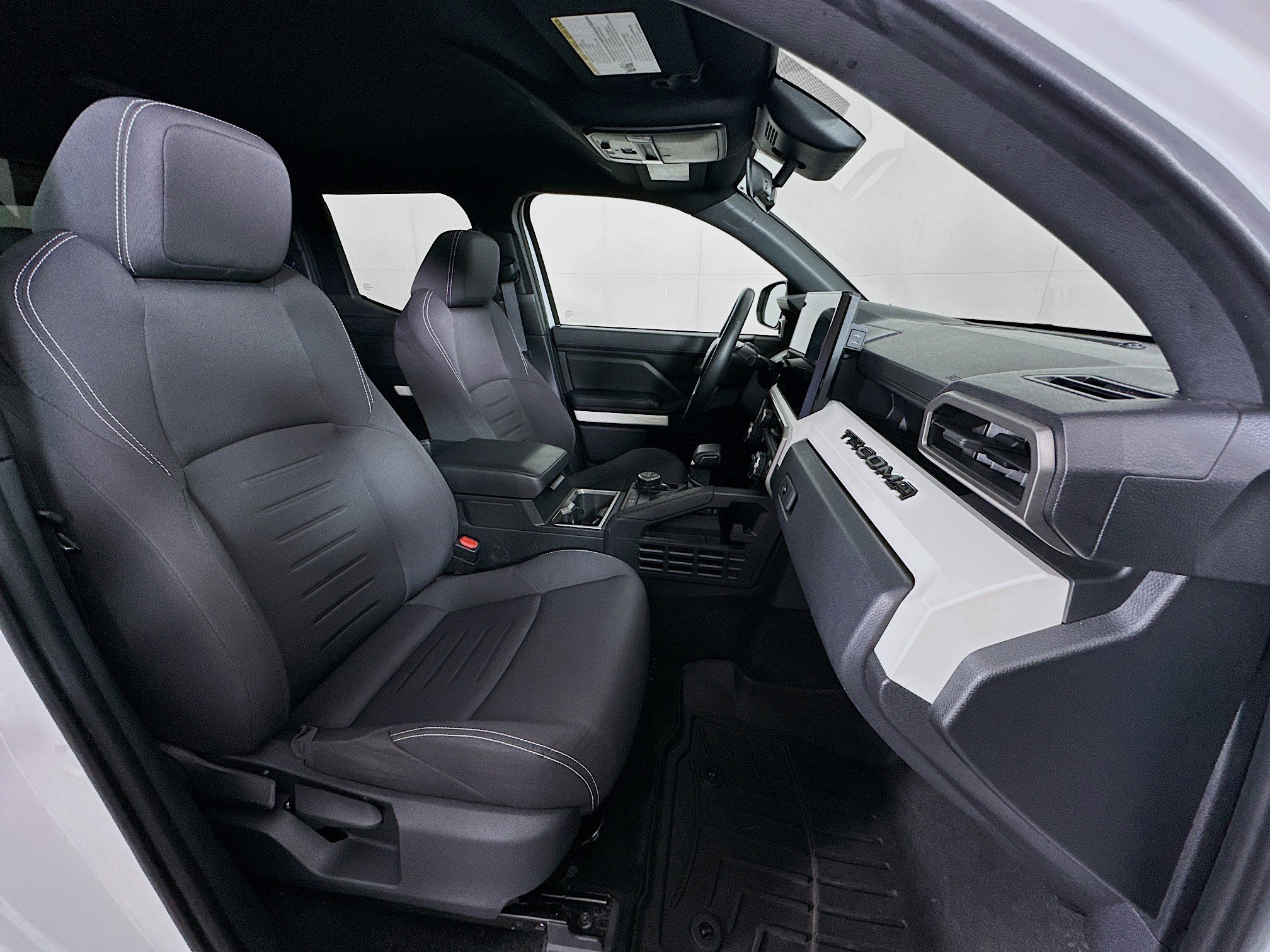 Used 2024 Toyota Tacoma TRD Off-Road image 29