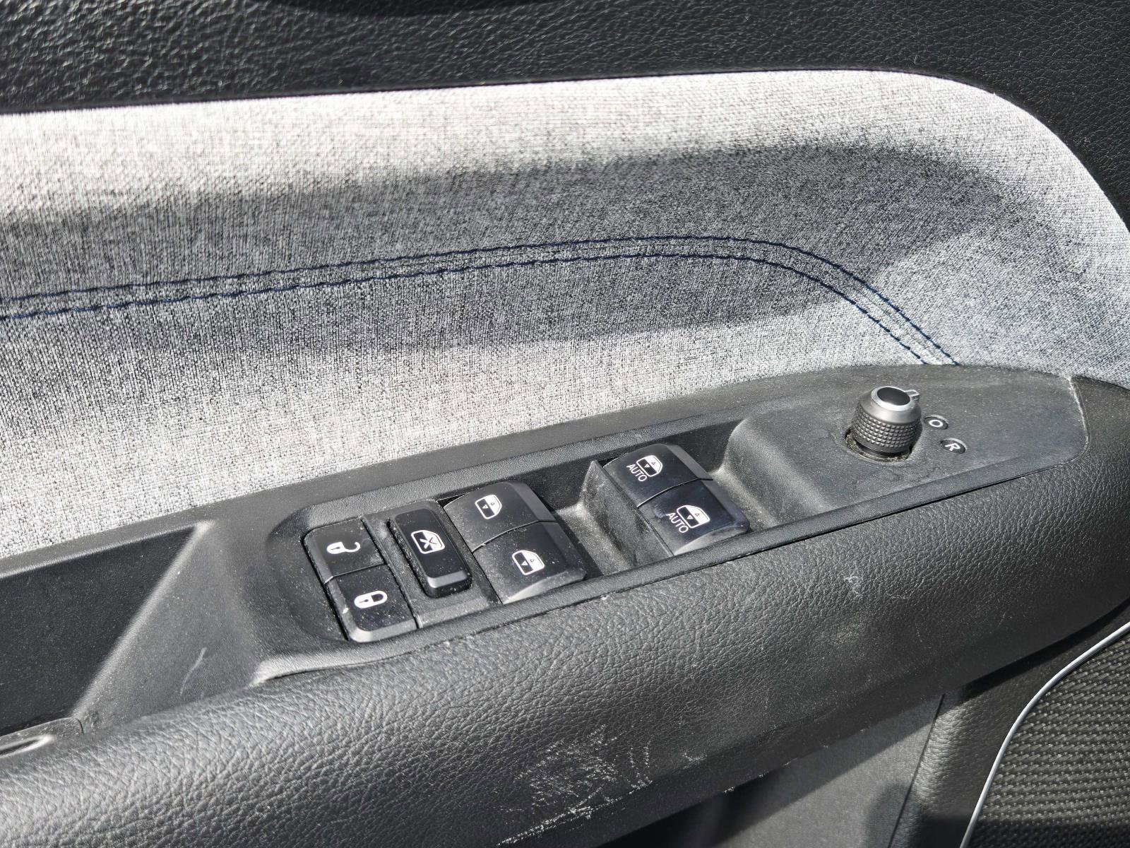 Used 2023 Jeep Compass Latitude image 33