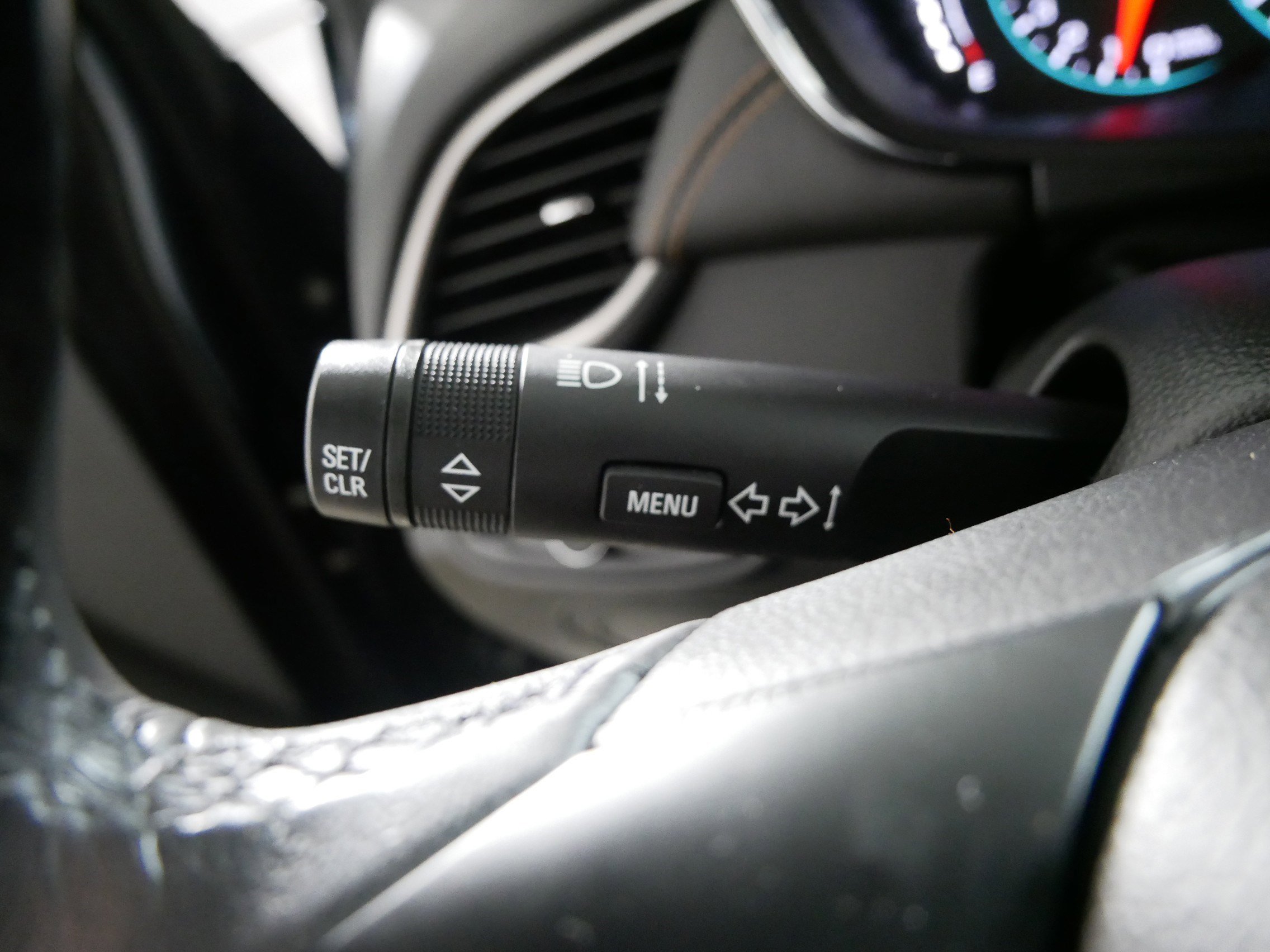 Used 2022 Chevrolet Trax LT w/ LT Convenience Package image 31