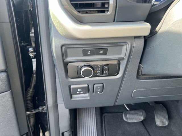 Used 2024 Ford Expedition Max XLT image 17