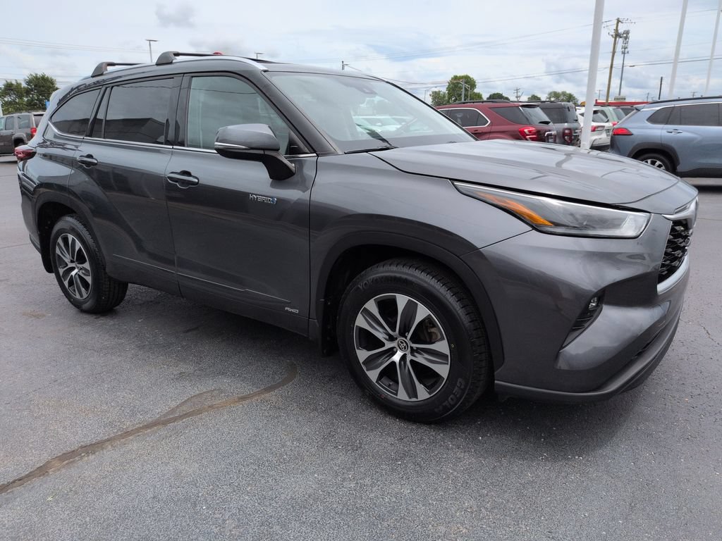 Used 2021 Toyota Highlander XLE AWD/4WD image 7