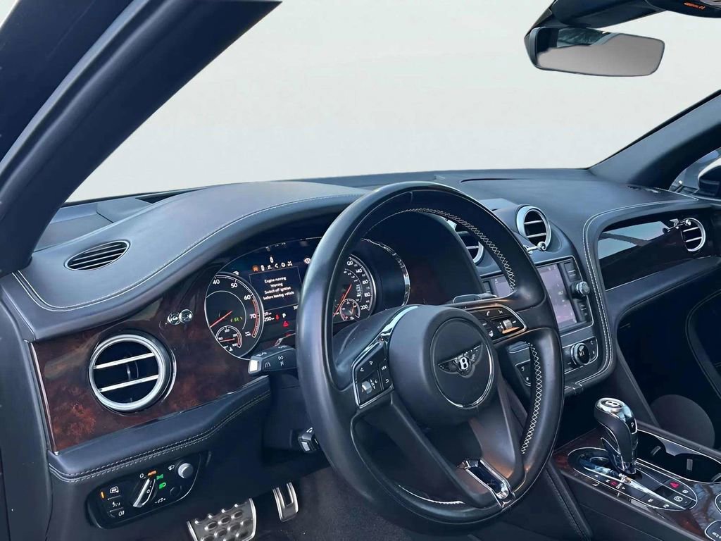 Used 2017 Bentley Bentayga image 14