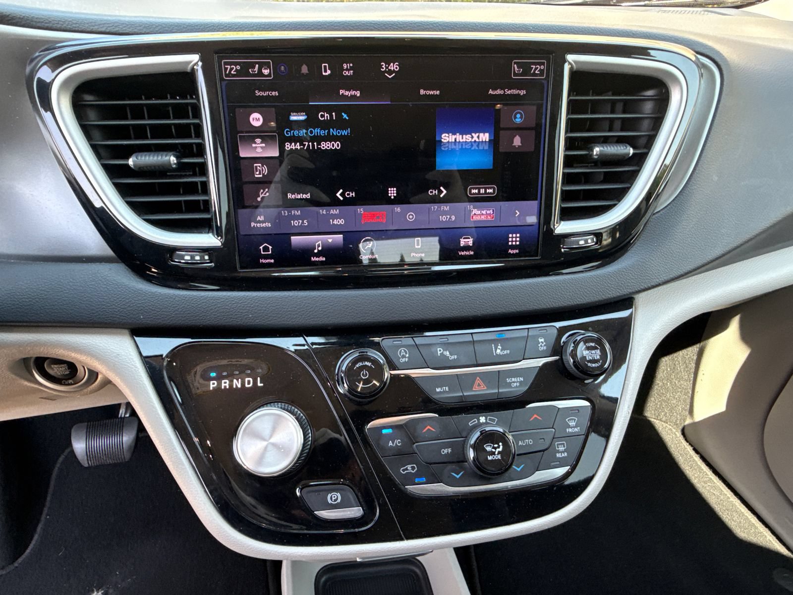 Used 2023 Chrysler Pacifica Touring-L FWD image 28