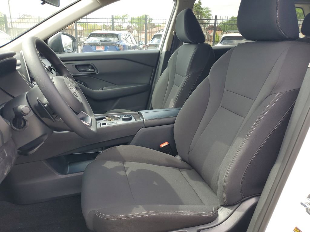 Used 2024 Nissan Rogue S AWD/4WD image 16