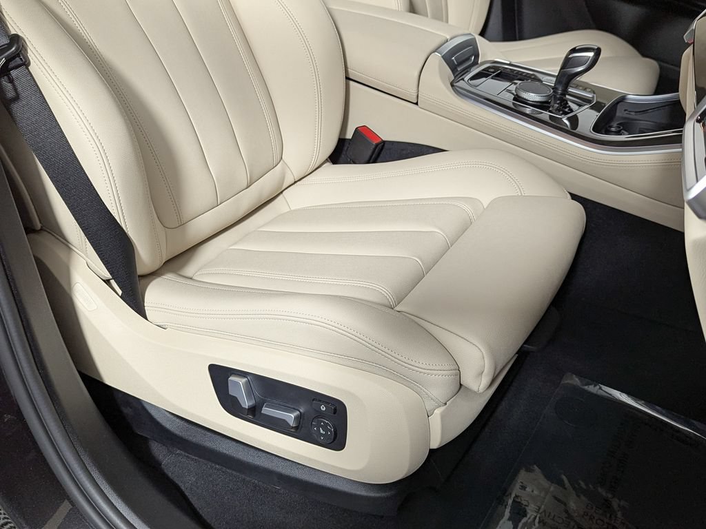 Used 2022 BMW X5 xDrive40i w/ Premium Package AWD/4WD image 27