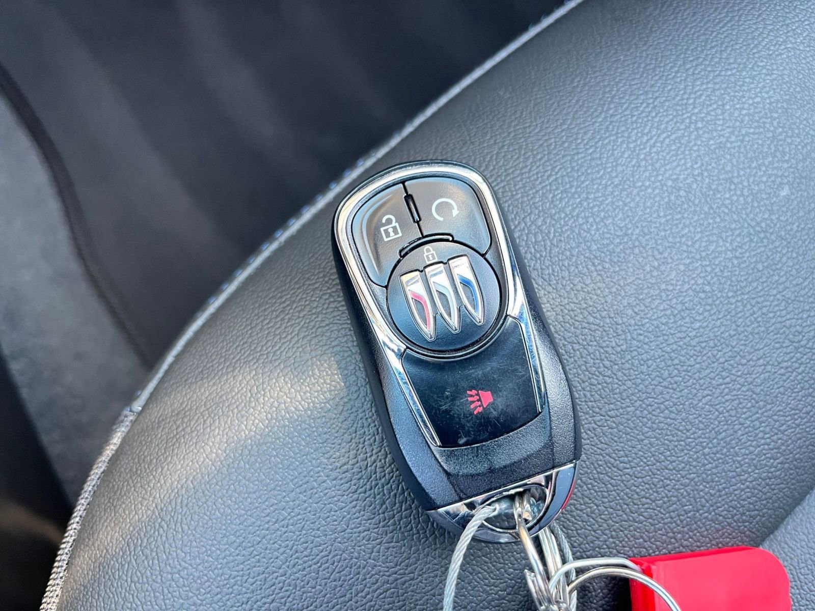 Used 2025 Buick Envista Sport Touring image 23