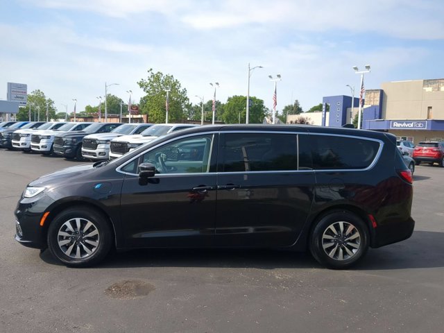 Used 2024 Chrysler Pacifica Limited FWD image 3