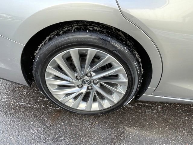 Used 2020 Lexus ES 350 w/ Luxury Package image 36