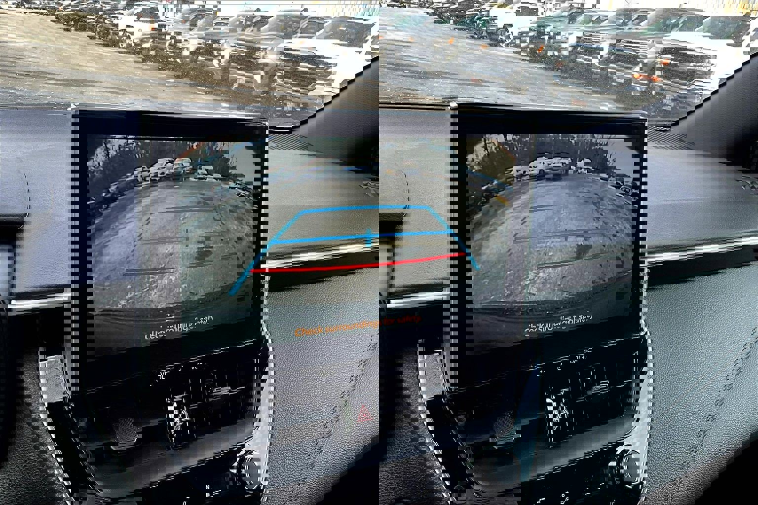 Used 2025 Toyota Corolla SE image 9