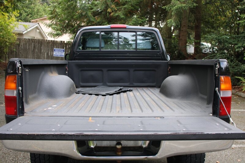 Used 2000 Toyota Tacoma 4x4 Regular Cab image 14