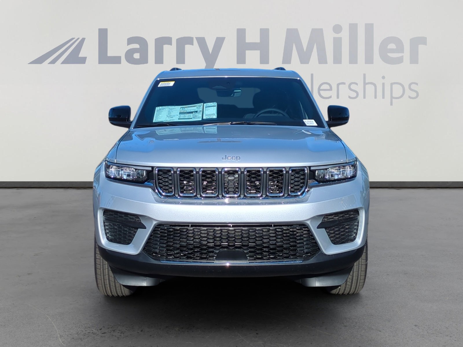 New 2025 Jeep Grand Cherokee Laredo w/ Luxury Tech Group I image 8