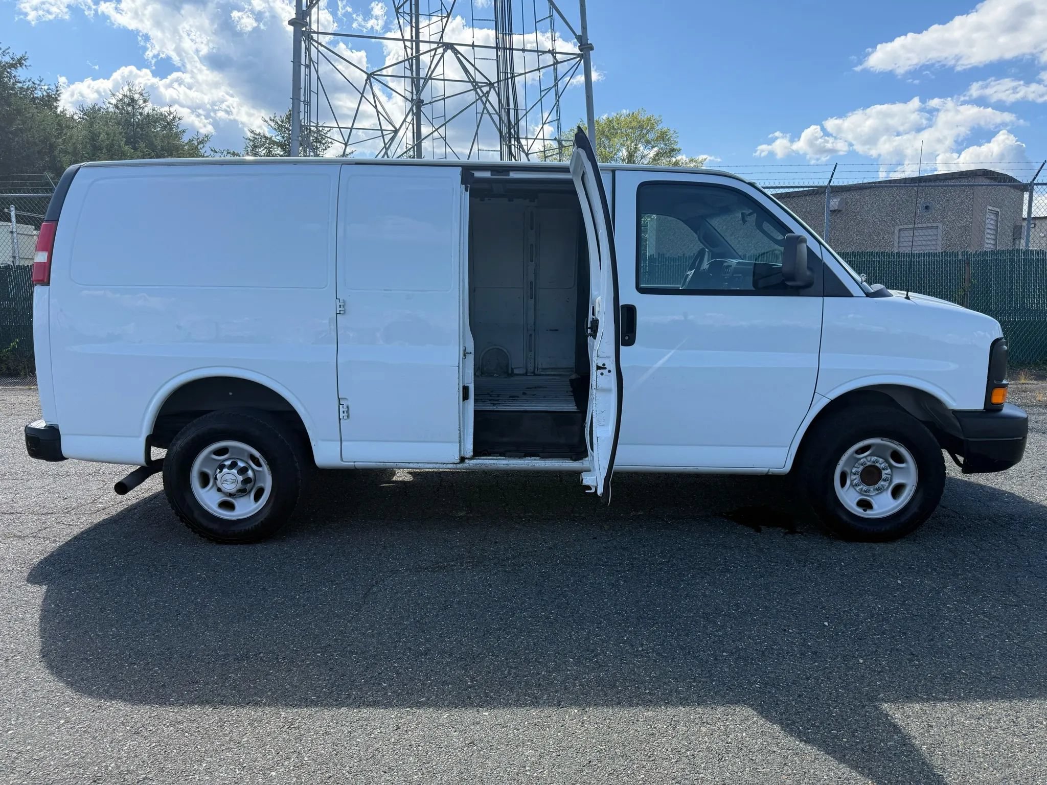 Used 2016 Chevrolet Express 2500 RWD image 53