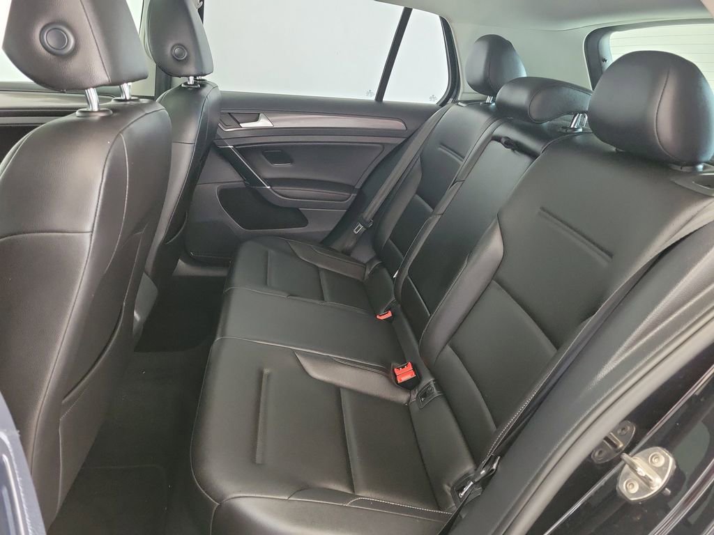 Used 2019 Volkswagen Golf SE image 12