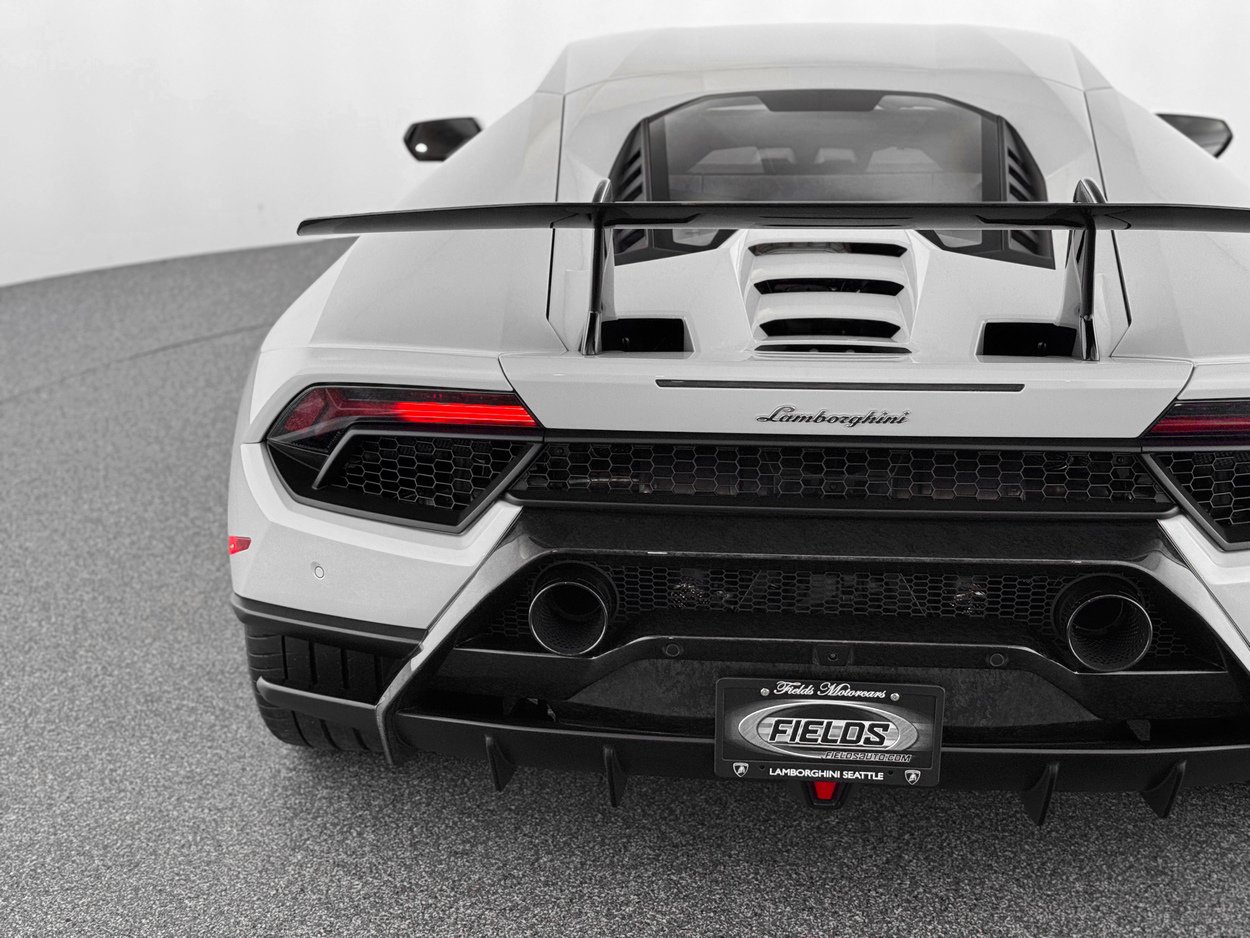 Used 2018 Lamborghini Huracan Performante AWD/4WD image 46