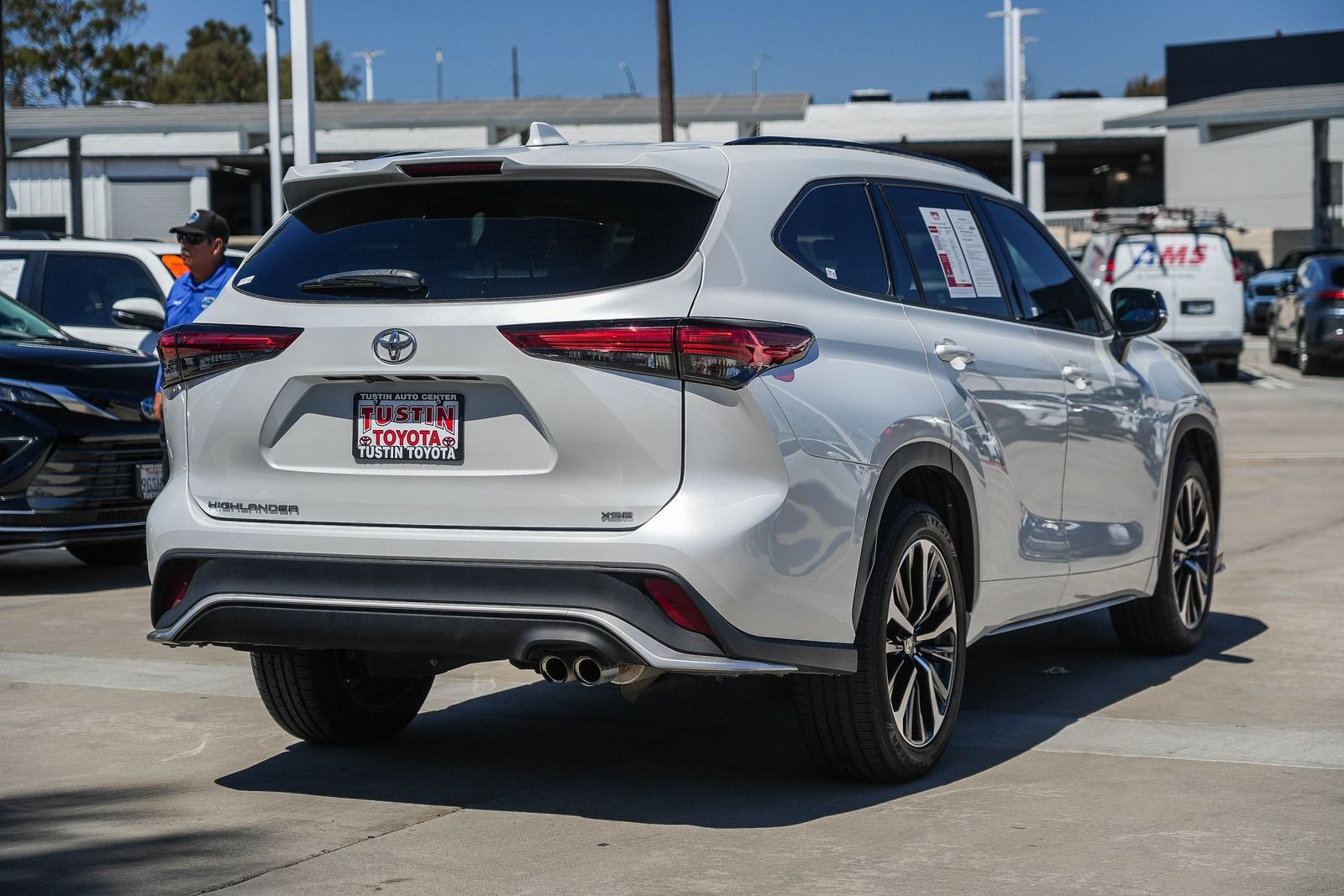 Used 2022 Toyota Highlander XSE FWD image 6