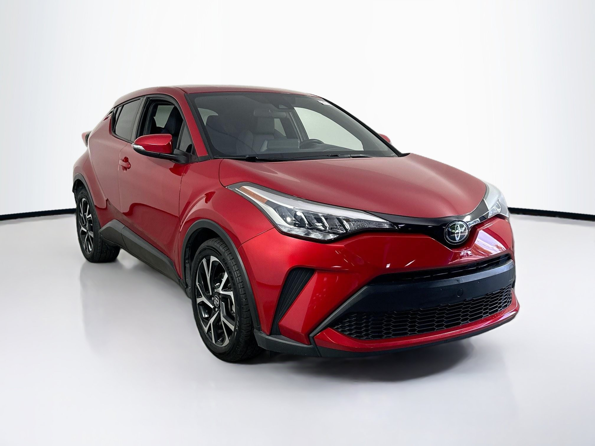 Used 2022 Toyota C-HR XLE FWD image 3