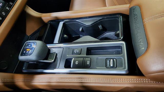 Certified 2023 Nissan Pathfinder Platinum FWD image 17
