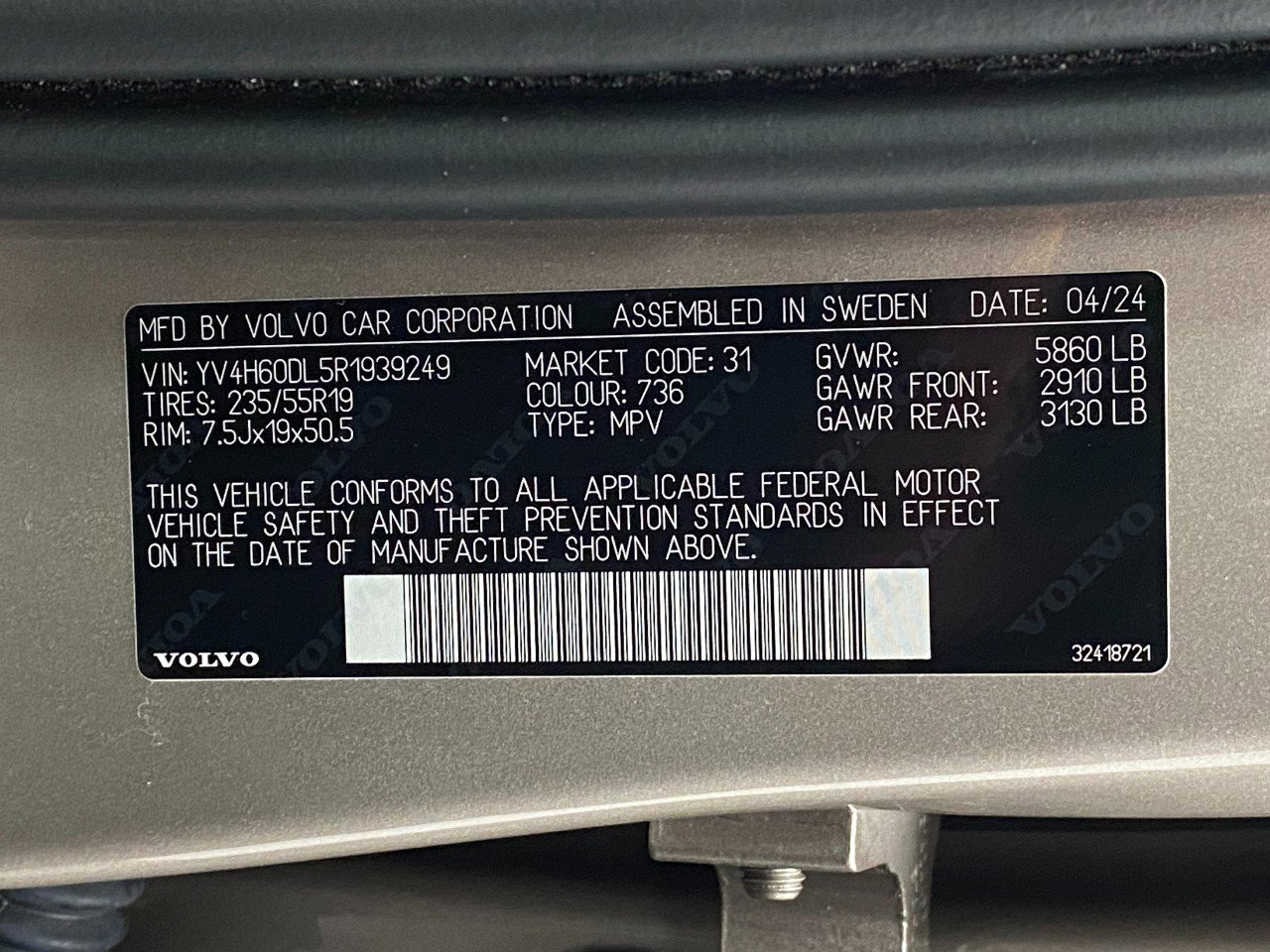 Used 2024 Volvo XC60 T8 Plus w/ Climate Package image 34